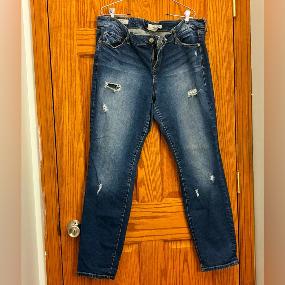 Torrid skinny jeans size 18R slightly distressed